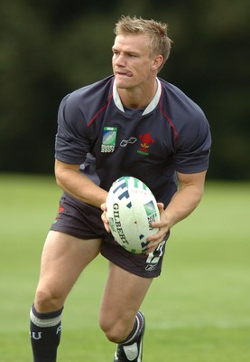14.09.07 - Wales Rugby World Cup Training - Dwayne Peel in action during training 