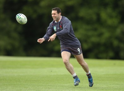 14.09.07 - Wales Rugby World Cup Training - Stephen Jones in action during training 