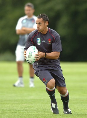 14.09.07 - Wales Rugby World Cup Training - Sony Parker in action during training 