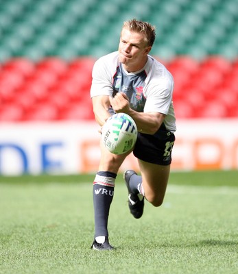 14.09.07 Wales rugby training. RWC2007... Dwayne Peel during training. 