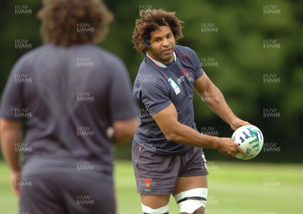 14.09.07 - Wales Rugby World Cup Training - Colin Charvis in action during training 