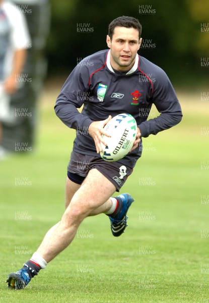 14.09.07 - Wales Rugby World Cup Training - Stephen Jones in action during training 