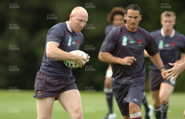 14.09.07 - Wales Rugby World Cup Training - Tom Shanklin and Sonny Parker(R) in action during training 
