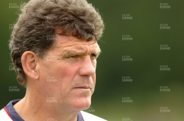 14.09.07 - Wales Rugby World Cup Training - Wales Coach, Gareth Jenkins looks on during training 