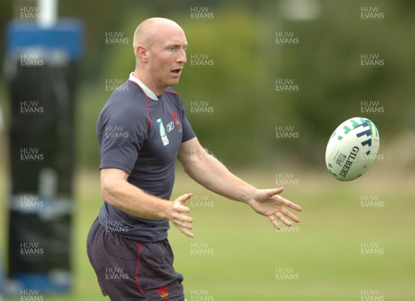 14.09.07 - Wales Rugby World Cup Training - Tom Shanklin in action during training 