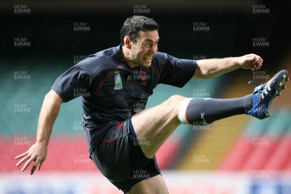 14.09.07 Wales rugby training. RWC2007... Stephen Jones kicking during training. 