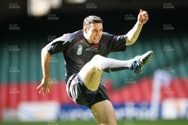 14.09.07 Wales rugby training. RWC2007... Stephen Jones kicking during training. 