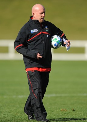 14.09.11 - Wales Rugby Training - Defence coach Shaun Edwards during training. 