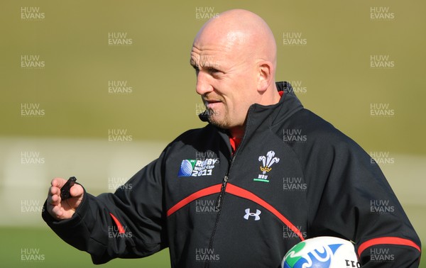 14.09.11 - Wales Rugby Training - Defence coach Shaun Edwards during training. 