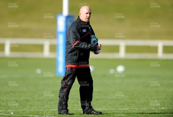 14.09.11 - Wales Rugby Training - Defence coach Shaun Edwards during training. 
