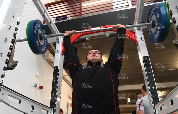141122 - Wales Rugby Training - Ryan Elias during a gym session