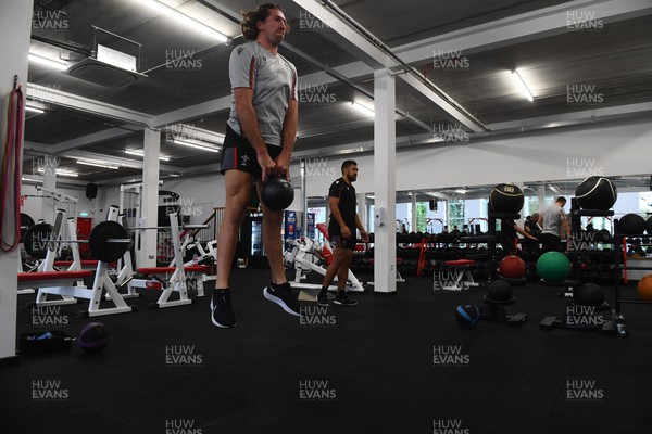 141122 - Wales Rugby Training - Justin Tipuric during a gym session