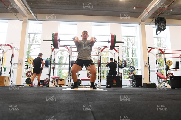 141122 - Wales Rugby Training - Jac Morgan during a gym session