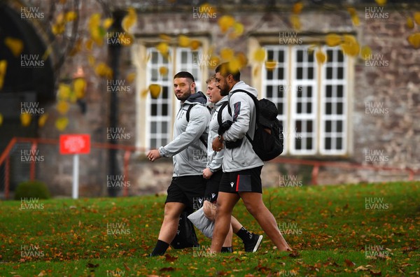 141122 - Wales Rugby Training - Gareth Thomas, Jac Morgan and Taulupe Faletau during training