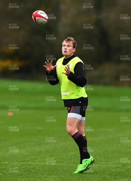141122 - Wales Rugby Training - Nick Tompkins during training
