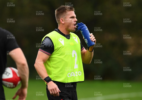 141122 - Wales Rugby Training - Garth Anscombe during training