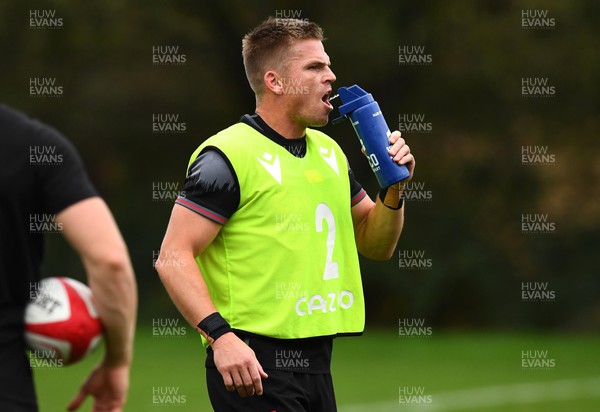 141122 - Wales Rugby Training - Garth Anscombe during training