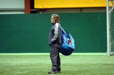 150206  Wales rugby training -  Stand-in coach Scott Johnson watches training     