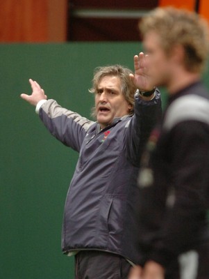 150206  Wales rugby training- Stand-in coach Scott Johnson directs training     