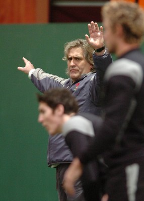 150206  Wales rugby training - Stand-in coach Scott Johnson directs training     