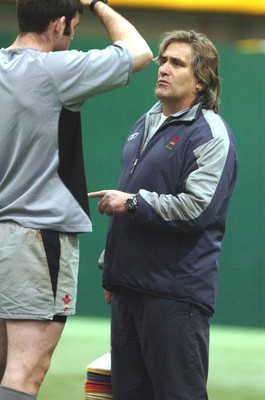 150206  Wales rugby training - Stand-in coach Scott Johnson talks to Michael Owen during training    