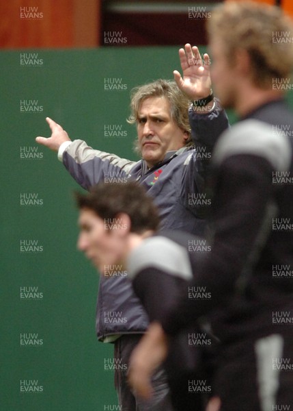 150206  Wales rugby training - Stand-in coach Scott Johnson directs training     