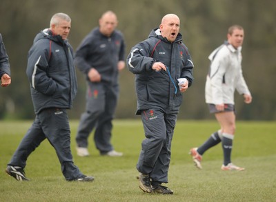 15.02.08 - Wales Rugby Training - Wales defence coach, Shaun Edwards(r) and head coach, Warren Gatland during training 