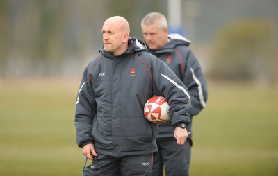 15.02.08 - Wales Rugby Training - Wales defence coach, Shaun Edwards(L) and head coach, Warren Gatland during training 