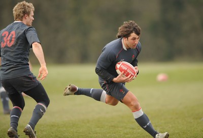 15.02.08 - Wales Rugby Training - Gavin Henson in action during training 