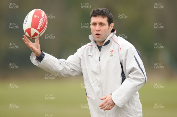 15.02.08 - Wales Rugby Training - Stephen Jones in action during training 