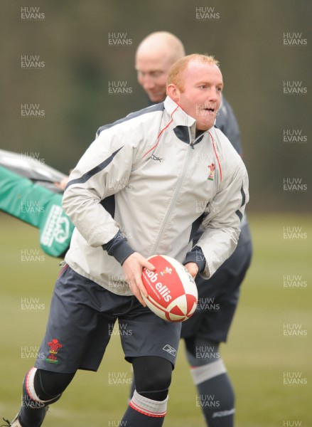 15.02.08 - Wales Rugby Training - Martyn Williams in action during training 