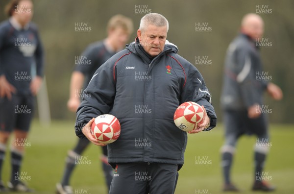 15.02.08 - Wales Rugby Training - Wales coach, Warren Gatland during training 