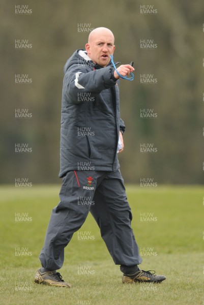 15.02.08 - Wales Rugby Training - Wales defence coach, Shaun Edwards makes a point during training 