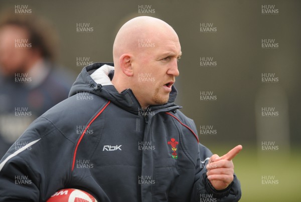 15.02.08 - Wales Rugby Training - Wales defence coach, Shaun Edwards makes a point during training 