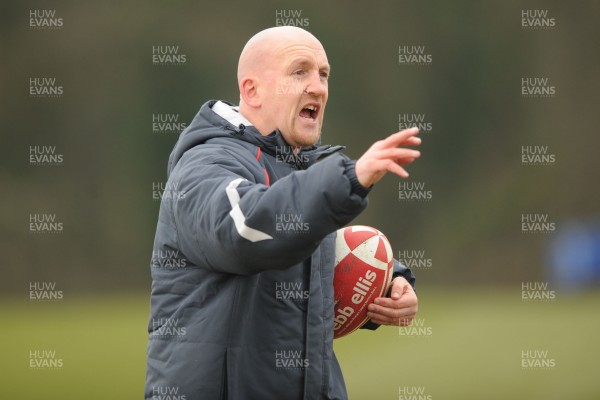 15.02.08 - Wales Rugby Training - Wales defence coach, Shaun Edwards makes a point during training 