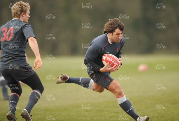 15.02.08 - Wales Rugby Training - Gavin Henson in action during training 