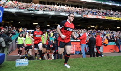 150212 - Wales Open to the Public Training Session -Paul James runs out