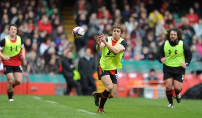 150212 - Wales Open to the Public Training Session -Leigh Halfpenny during training