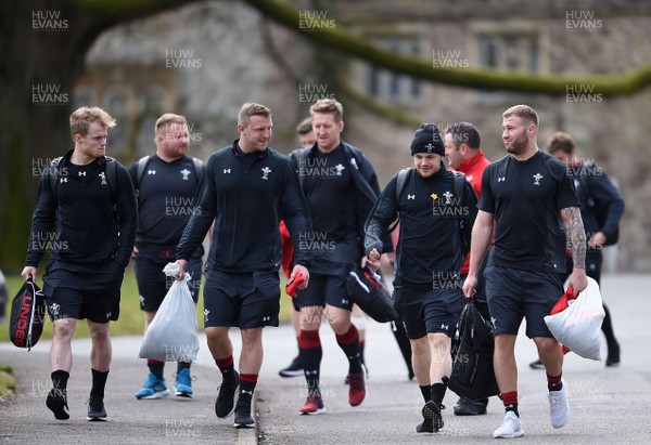 150318 - Wales Rugby Training - Aled Davies, Samson Lee, Hadleigh Parkes, Bradley Davies, Steff Evans and Ross Moriarty during training