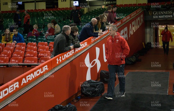 150319 - Wales Rugby Captains Run, Principality Stadium - Wales assistant coach Rob Howley arrives at training session at the Principality Stadium ahead of the Grand Slam decider against Ireland tomorrow