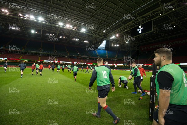 150319 - Wales Rugby Captains Run, Principality Stadium - Wales players take to the pitch under a closed roof for a training session at the Principality Stadium ahead of the Grand Slam decider against Ireland tomorrow
