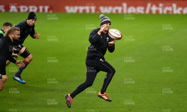 150319 - Wales Rugby Training - Gareth Anscombe during training