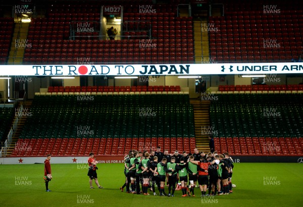 150319 - Wales Rugby Training - Players huddle during training
