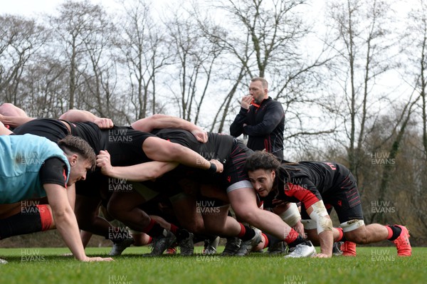 150322 - Wales Rugby Training - Josh Navidi and Jonathan Humphreys during training