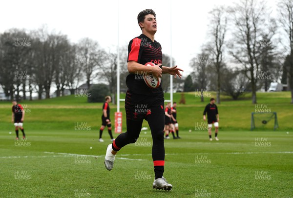 150322 - Wales Rugby Training - Louis Rees-Zammit during training