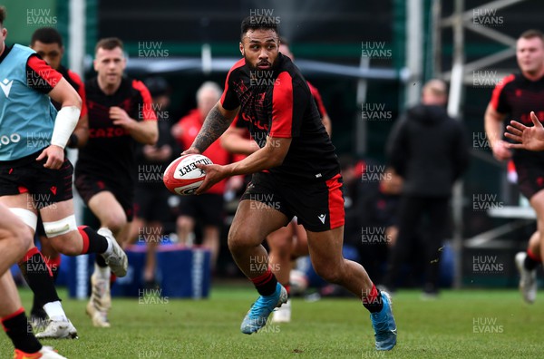 150322 - Wales Rugby Training - Willis Halaholo during training