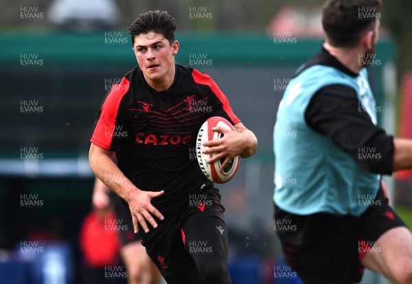 150322 - Wales Rugby Training - Louis Rees-Zammit during training