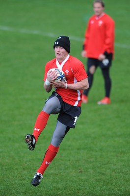 15.06.10 - Wales Rugby Training - Tavis Knoyle during training. 