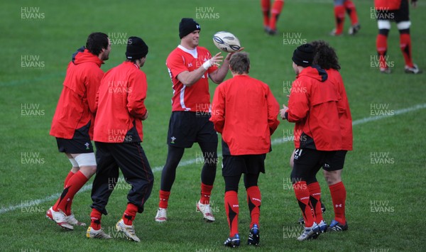 15.06.10 - Wales Rugby Training - Jamie Roberts during training. 