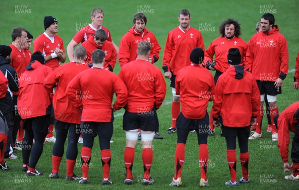 15.06.10 - Wales Rugby Training - Ryan Jones talks to his team during training. 